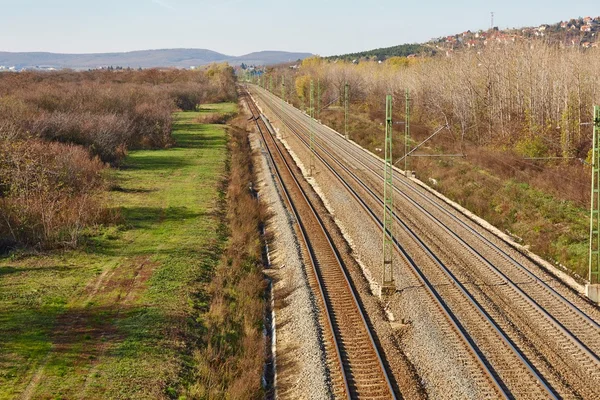 Järnvägsspår till avstånd — Stockfoto