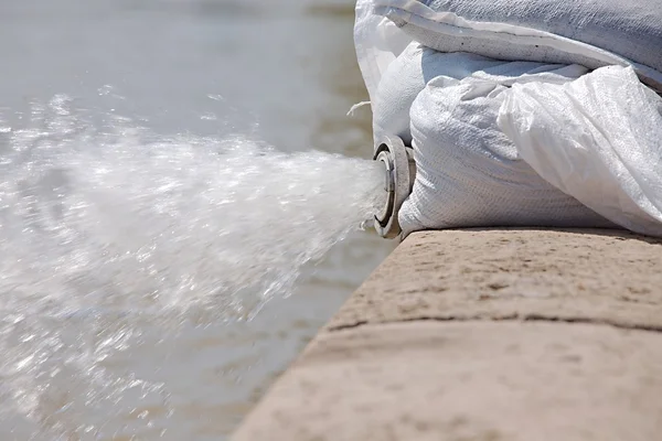 Tubería de bombeo de agua —  Fotos de Stock