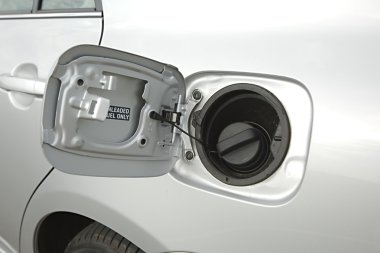 Bir otomobilin yakıt tankı
