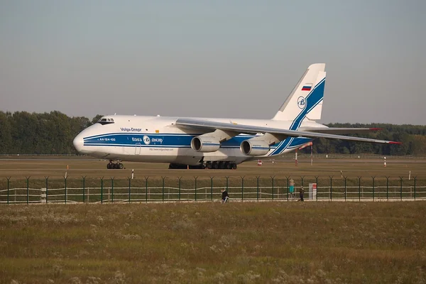 An-124 vrachtvliegtuig — Stockfoto