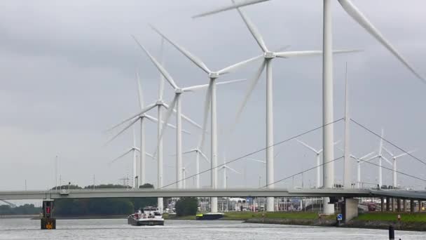 Tubos de viento girando — Vídeos de Stock