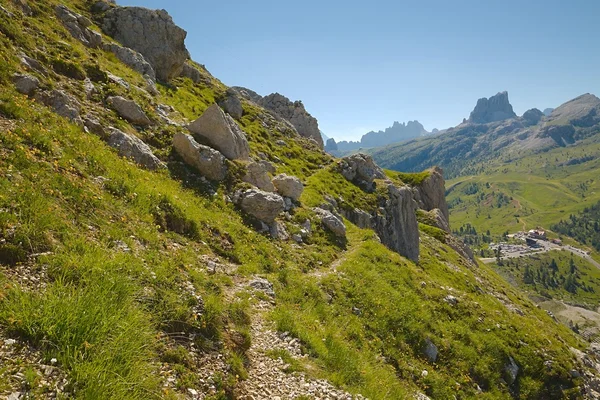 Alpina sommar landskap — Stockfoto