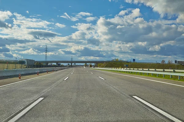 Condução na estrada — Fotografia de Stock