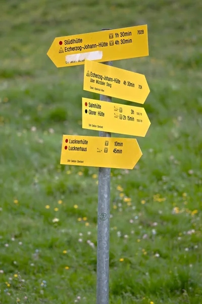 Direction signs in the Alps — Stock Photo, Image