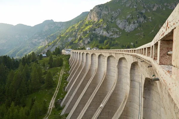 Dam of Lake Fedaia — Stock Photo, Image