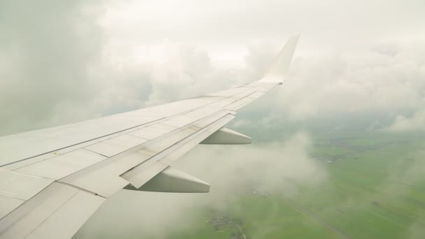 Voando em um avião — Vídeo de Stock