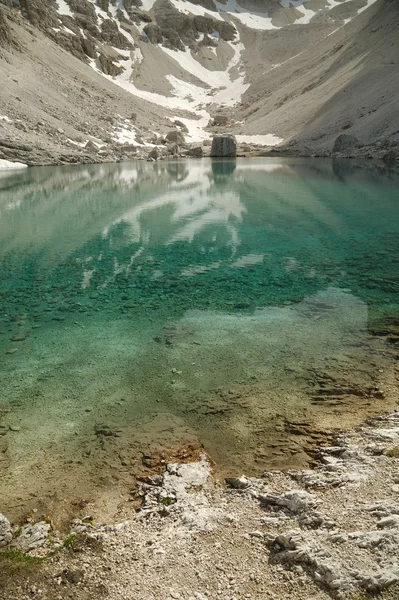 Lago di alta montagna — Foto Stock