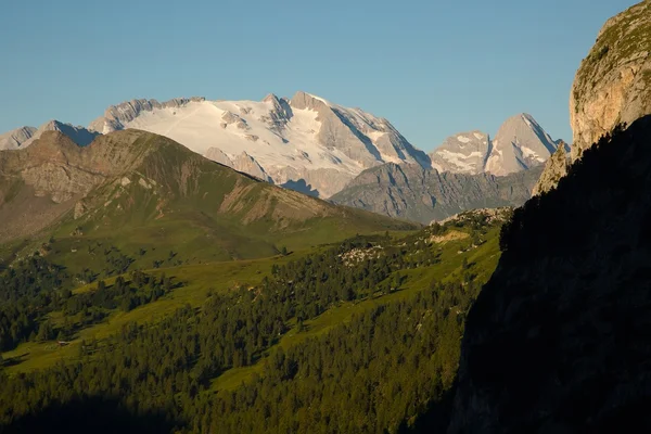 Alpina sommar landskap — Stockfoto