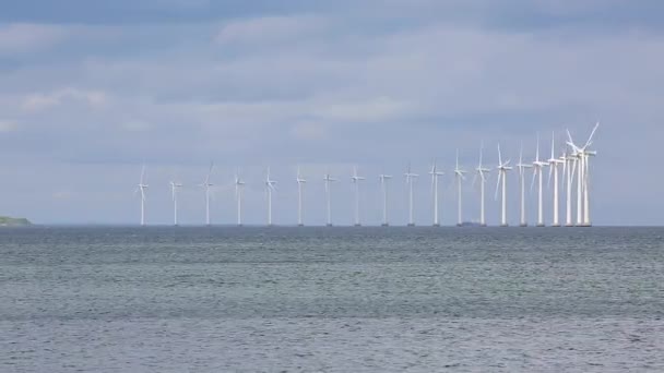 Tubos de viento en el mar — Vídeos de Stock