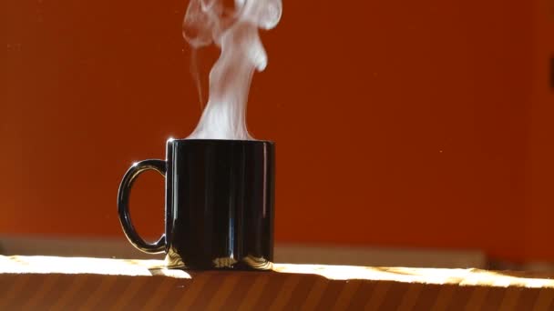 Streamin csésze forró teát — Stock videók