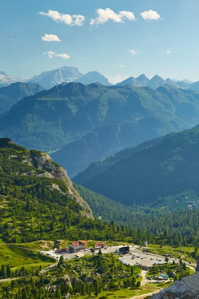 Paesaggio estivo delle Dolomiti — Foto Stock