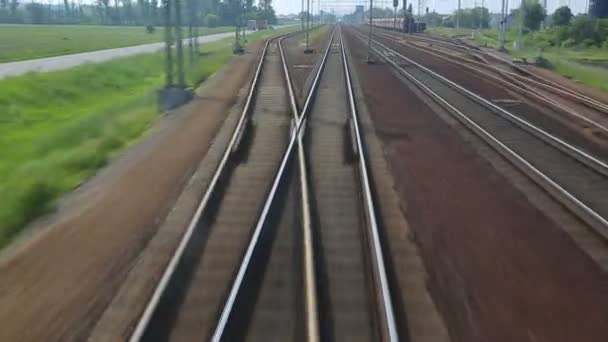 Путешествие по железной дороге — стоковое видео