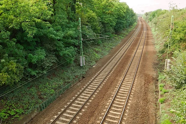 Железнодорожные пути на расстоянии — стоковое фото