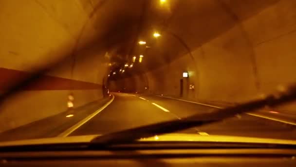 Conduire dans un tunnel