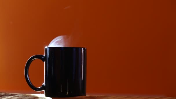 Streamin taza de té caliente — Vídeo de stock