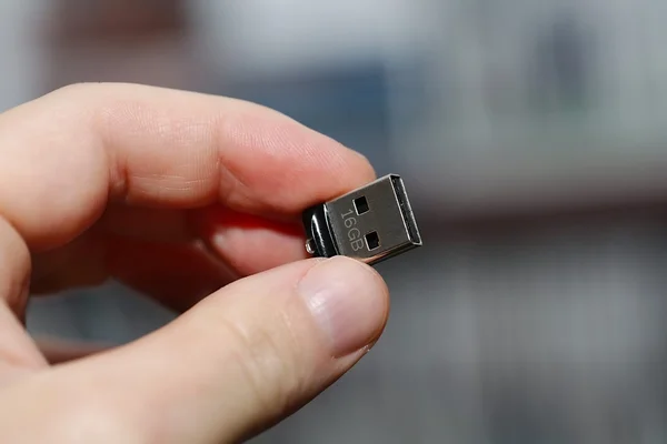 Küçük Usb götürmek — Stok fotoğraf