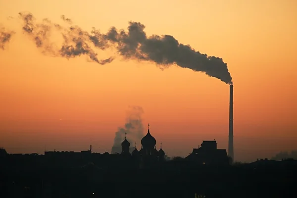 Smoking power plant — Stock Photo, Image