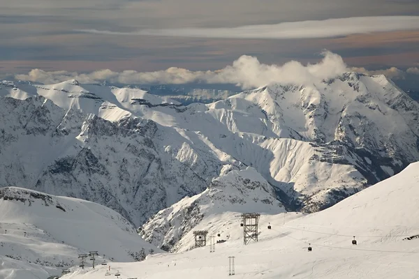 Piste da sci, maestoso paesaggio alpino — Foto Stock