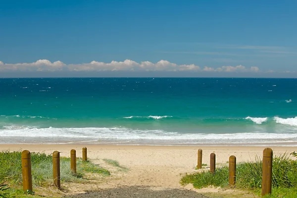 Piaszczysta plaża ocean — Zdjęcie stockowe