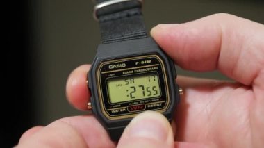 Saati bir saat geri al ve bitir.