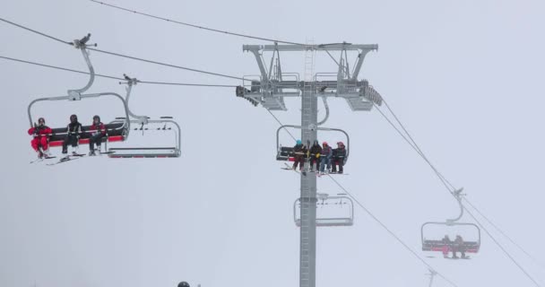 Skilift in de Alpen — Stockvideo