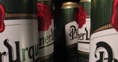 Pilsner Urquell sonda mercekli bira kutuları