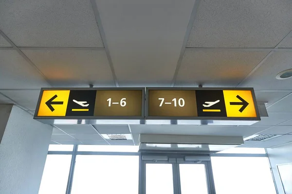 Airport departure gates sign — Stock Photo, Image