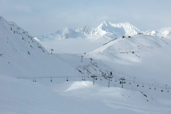 Pistas de esqui nevado a partir do topo — Fotografia de Stock