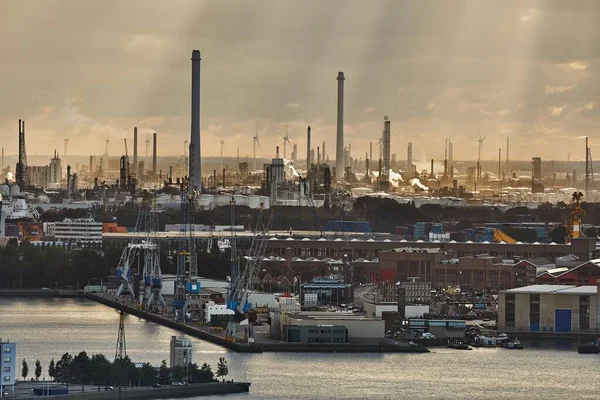 Paesaggio industriale drammatico — Foto Stock