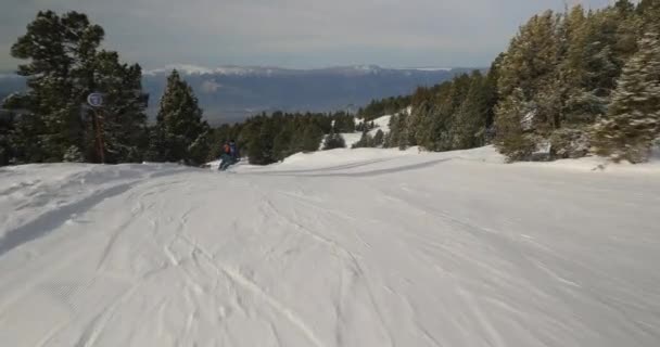 아무도 없는 곳에서 스키를 타고 — 비디오