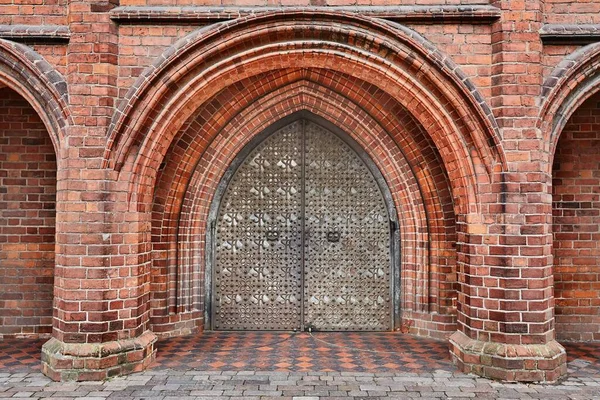 Alte Kirchentür — Stockfoto