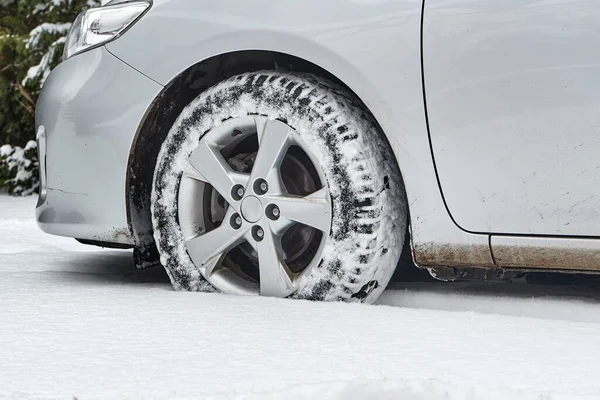 Car tyre in snow — Stock Photo, Image