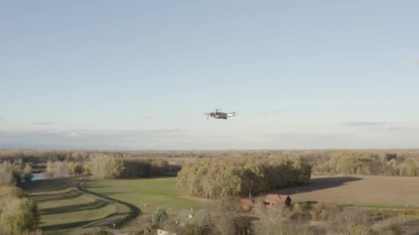 Drone voando ao ar livre — Vídeo de Stock