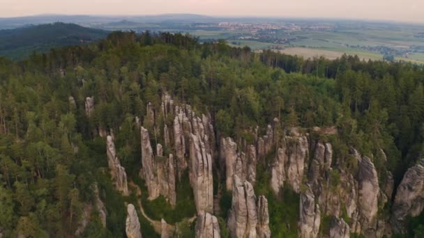 Majestätische Felslandschaft aus der Luft — Stockvideo