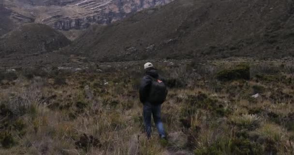 Wędrówki w Andach, Paramo krajobraz — Wideo stockowe