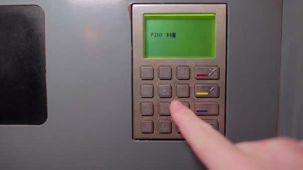 Creditcard betaling machine pin pad bekijken — Stockvideo