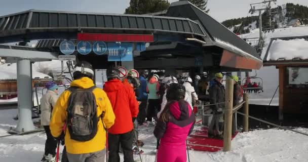 Entrée du téléski par la porte du forfait de ski — Video