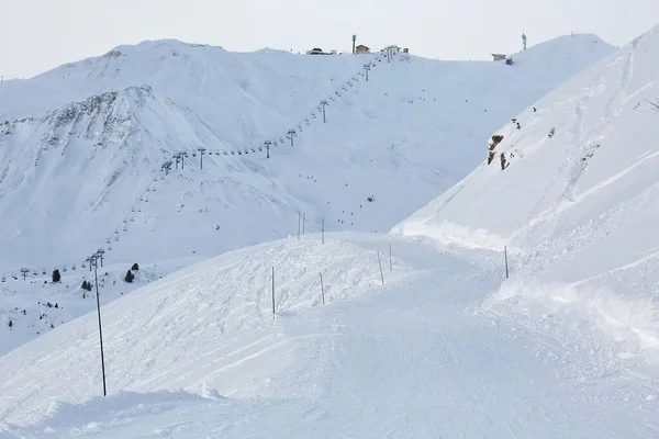 Pistes de ski depuis le sommet — Photo