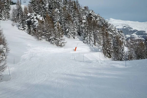 Pistes de ski depuis le sommet — Photo