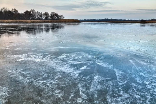 Superfície de gelo congelada do lago — Fotografia de Stock
