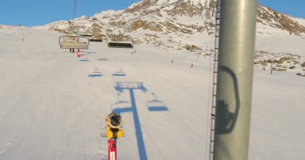 Skiën in de Alpen — Stockvideo