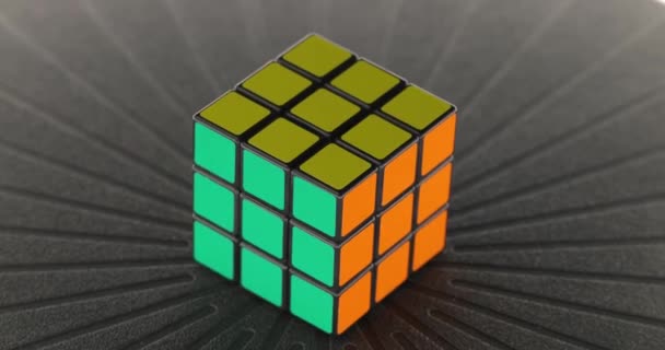 Rubiks küp döndürme işlemi çözüldü — Stok video