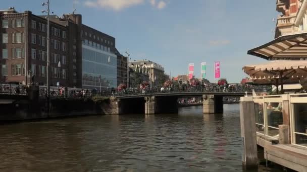 Amsterdam vista dai canali su una barca — Video Stock