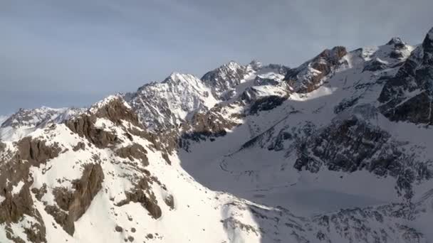 Alplerdeki karlı dağlar — Stok video