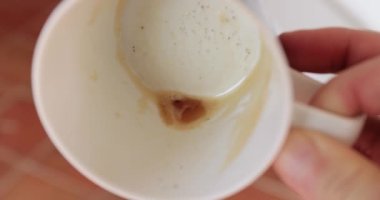 Kahvem bitiyor, boş fincan.