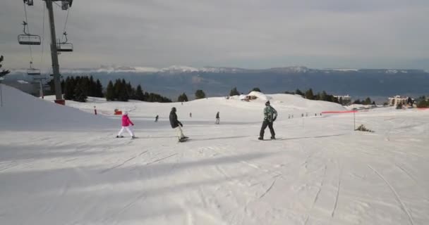 フランスのスキーリゾートでスキー — ストック動画