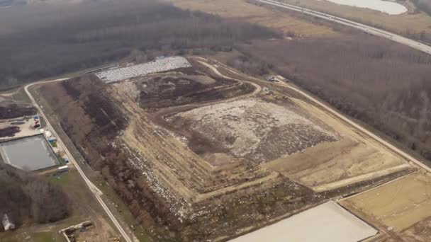 Вид с воздуха на свалку для мусора — стоковое видео