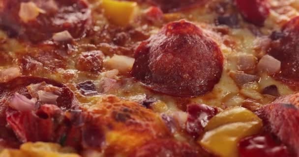 Pizza cloeup przędzenia z gorącą parą — Wideo stockowe
