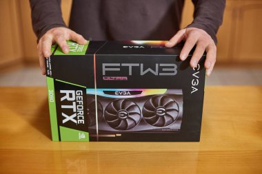 EVGA Geforce RTX 3090 Nvidia GPU 'yu bir dükkandan satın almak