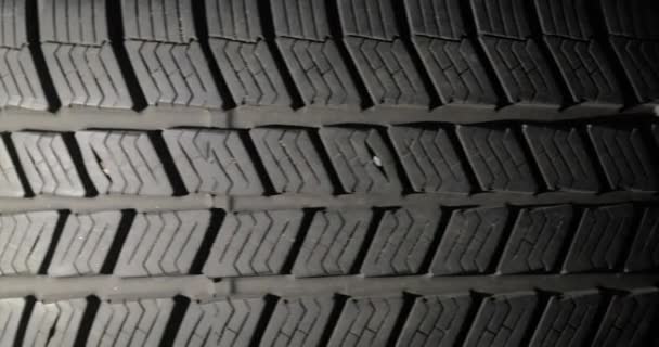 Neumático de coche girando más despacio — Vídeo de stock